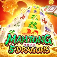 Bàn chơi Baccarat với các lá bài và chip cược